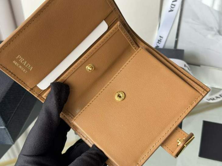 Picture of Prada Wallets _SKUfw215513738fw